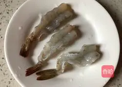 Illustration of how to make blessing eggs 3