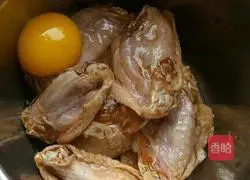 Crisp Illustration of how to make fried chicken wings 3