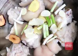 Illustration of home-style stewed pig's trotters 7