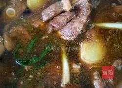 Illustration of how to cook lamb chops with carrots, green garlic and garlic 8