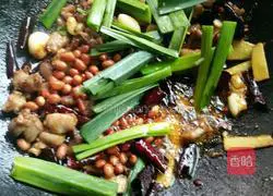 Illustration of how to make spicy chicken diced 6