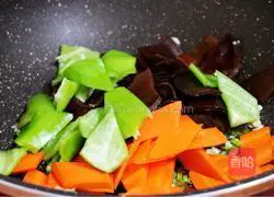 Illustration of home-style scrambled egg and tofu bento 8