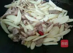 Illustration of how to make fried pork slices with wild rice 10