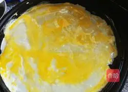 Illustration of how to make egg pancakes 3
