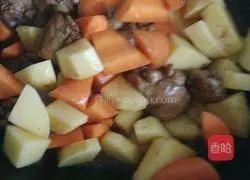 Illustration of how to make chicken legs stewed with potatoes 5