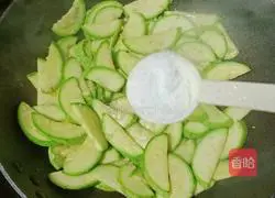Illustration of how to make zucchini and fried meat 9