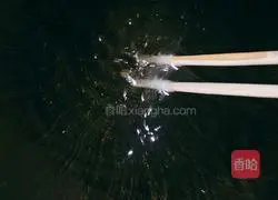 Illustration of how to make spicy crispy pork 9