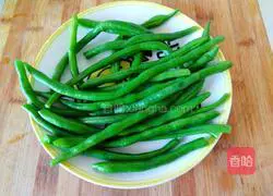 Illustration of how to make stir-fried shredded pork with green beans 7