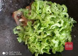 Illustration of how to make fried bacon with bitter melon 8