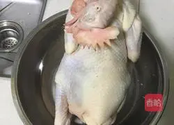 Illustration of how to cook salt-baked chicken in rice cooker 1