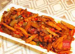 Illustration of how to make Sichuan-style jelly stir-fried dried beans 6