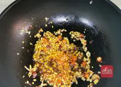 Illustration of how to stir-fry lettuce and meat 4