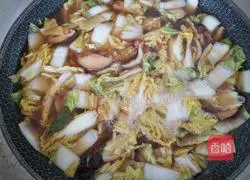 Illustration of how to make braised vermicelli with cabbage and pork 7