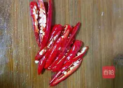 Illustration of how to make fried shredded pork with beans 11