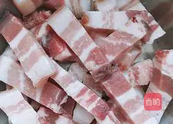 Illustration of how to make classic braised pork 1