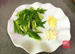 Illustration of how to make green pepper and pork liver 2