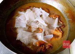 Illustration of how to make braised chicken with pink skin 10