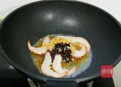 Illustration of how to make double fresh lotus root slices 5