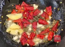 Illustration of how to make spicy chicken nuggets 7