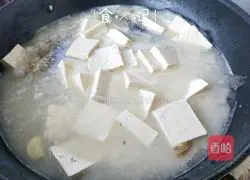 Illustration of how to make crucian carp stewed with tofu 7
