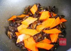 Illustration of how to make low-fat and low-calorie cucumber, fungus and scrambled eggs 5