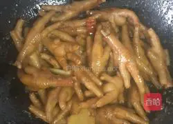 Illustration of home-style braised chicken feet 7