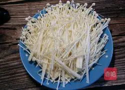 # steamed vegetable# Illustration of how to make enoki mushrooms with oil 4