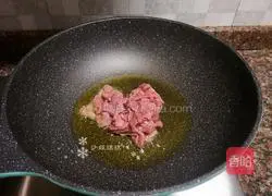 Illustration of how to make fried beef with lettuce and yam 9