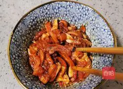 Illustration of how to make stir-fried cowpeas and meat 5