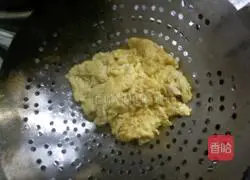 How to make scrambled eggs with tomatoes Illustration 3