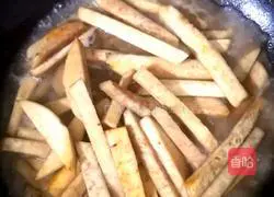 Illustration of how to make fried pork belly with taro 6