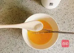Illustration of how to make egg custard tender and smooth without pimples 4