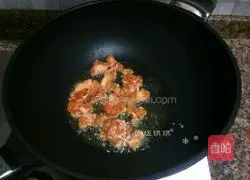 Illustration of how to make chicken with mushrooms 7