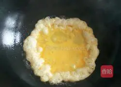 Lettuce and shrimps Illustration of how to make scrambled eggs 3