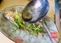 Illustration of how to make steamed yellow croaker 5