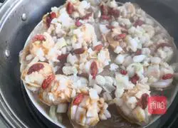 Illustration of how to steam abalone with vermicelli vermicelli 11