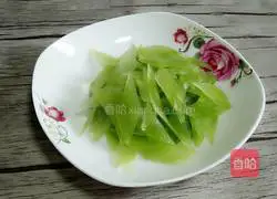 Illustration of how to make fried meat with lettuce 3