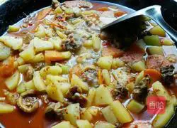 Illustration of how to make potato roast chicken 7