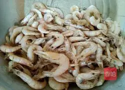 Illustration of how to make crispy river shrimp 1