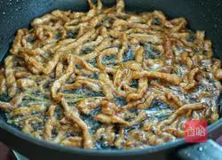  Illustration of how to make fried shredded pork with celery 7