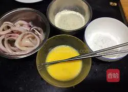Illustration of how to make crispy squid rings 1