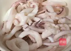 Illustration of how to make fried squid with pickles 3
