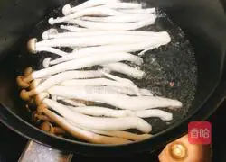 Seafood Mushroom Fried Pork Illustration of how to make foam 2