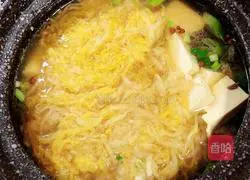 Illustration of how to stew big bones with pickled cabbage 13