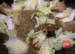 Illustration of how to make braised vermicelli with cabbage and pork 8