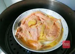 Illustration of how to make white wine salmon bones 15