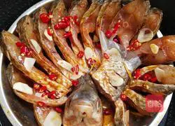 Illustration of how to make peacock fish with open tail 5