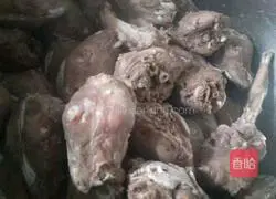 Illustration of how to make spicy rabbit head 1