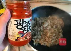 Illustration of how to make kimchi, pork and tofu stew 2