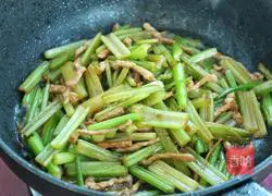 Illustration of how to make fried shredded pork with celery 12